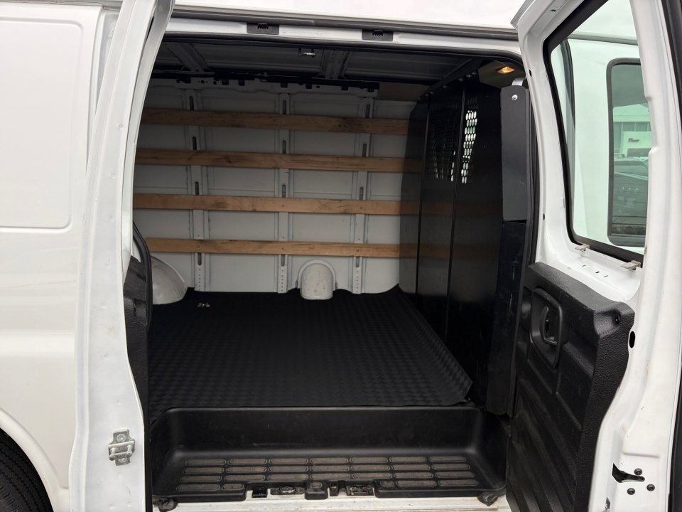 Used 2024 GMC Savana 2500 w/ Driver Convenience Package image 33