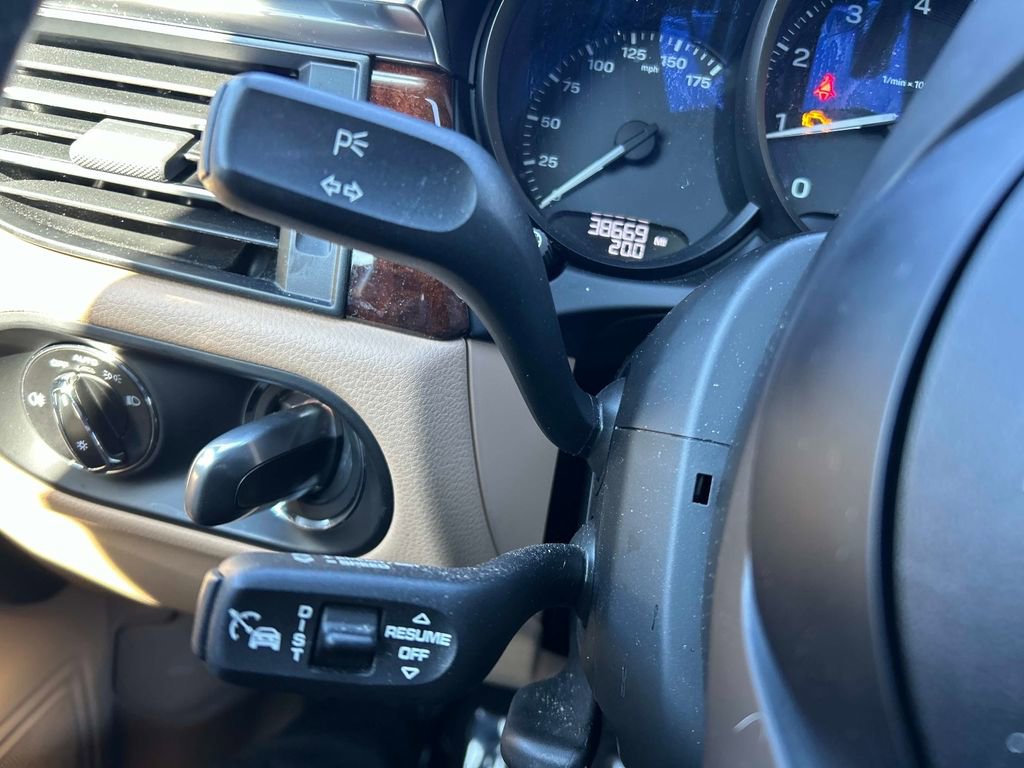 Used 2023 Porsche Macan Turbo image 25