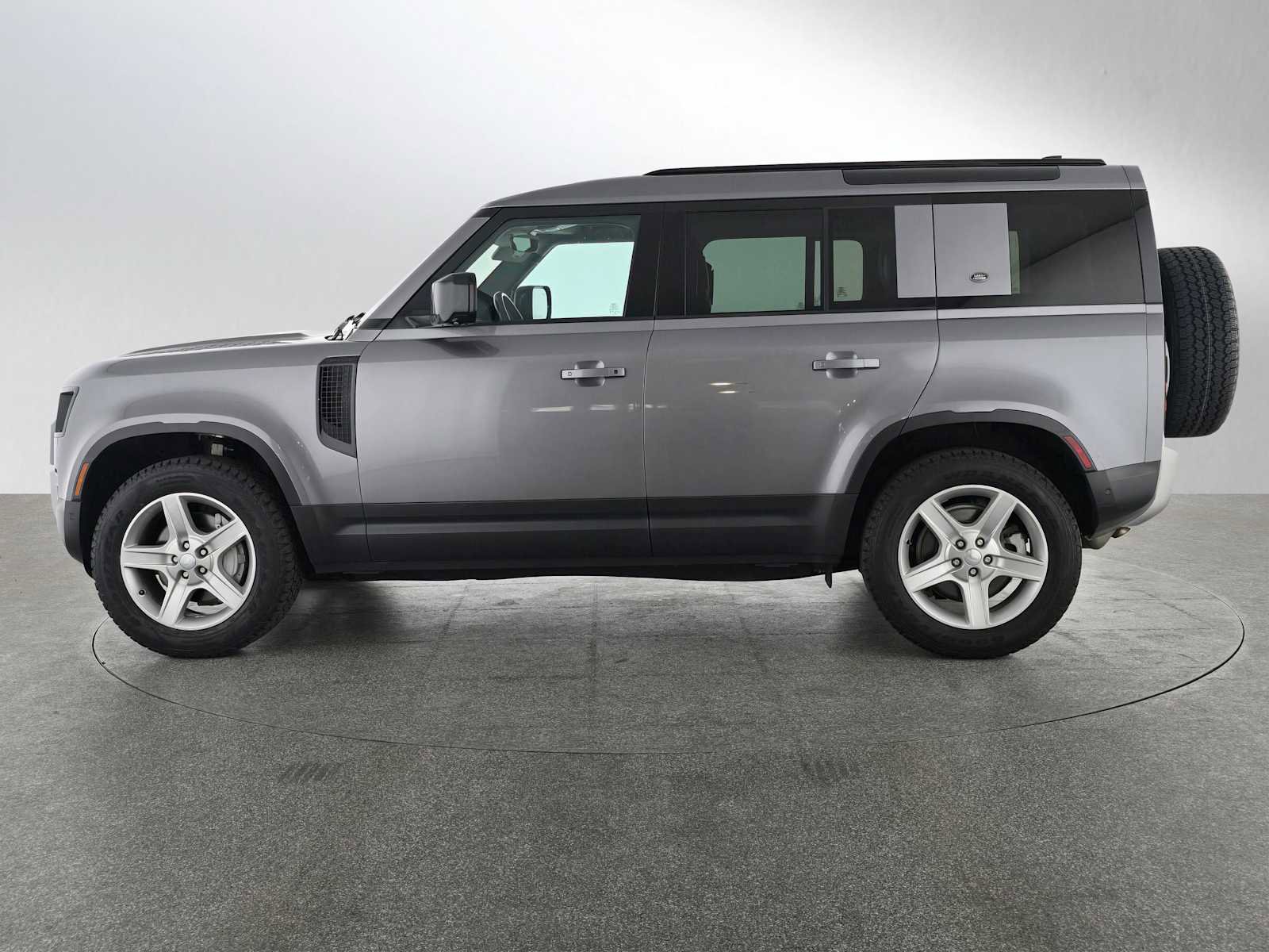 Used 2022 Land Rover Defender 110 SE image 4