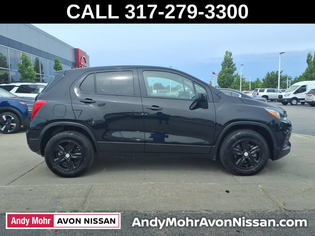 Used 2022 Chevrolet Trax LS w/ Tint and Cruise Package AWD/4WD image 8