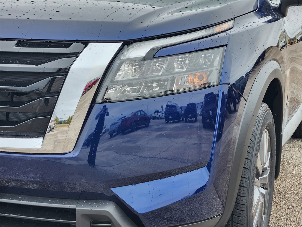 New 2025 Nissan Pathfinder SV image 5