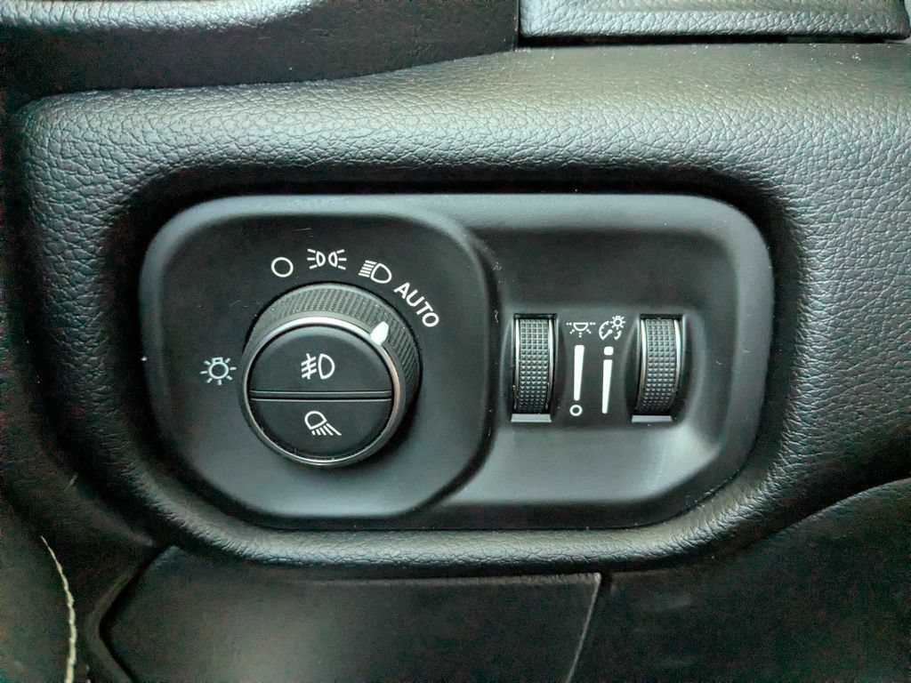 Used 2026 RAM 2500 Laramie AWD/4WD image 25