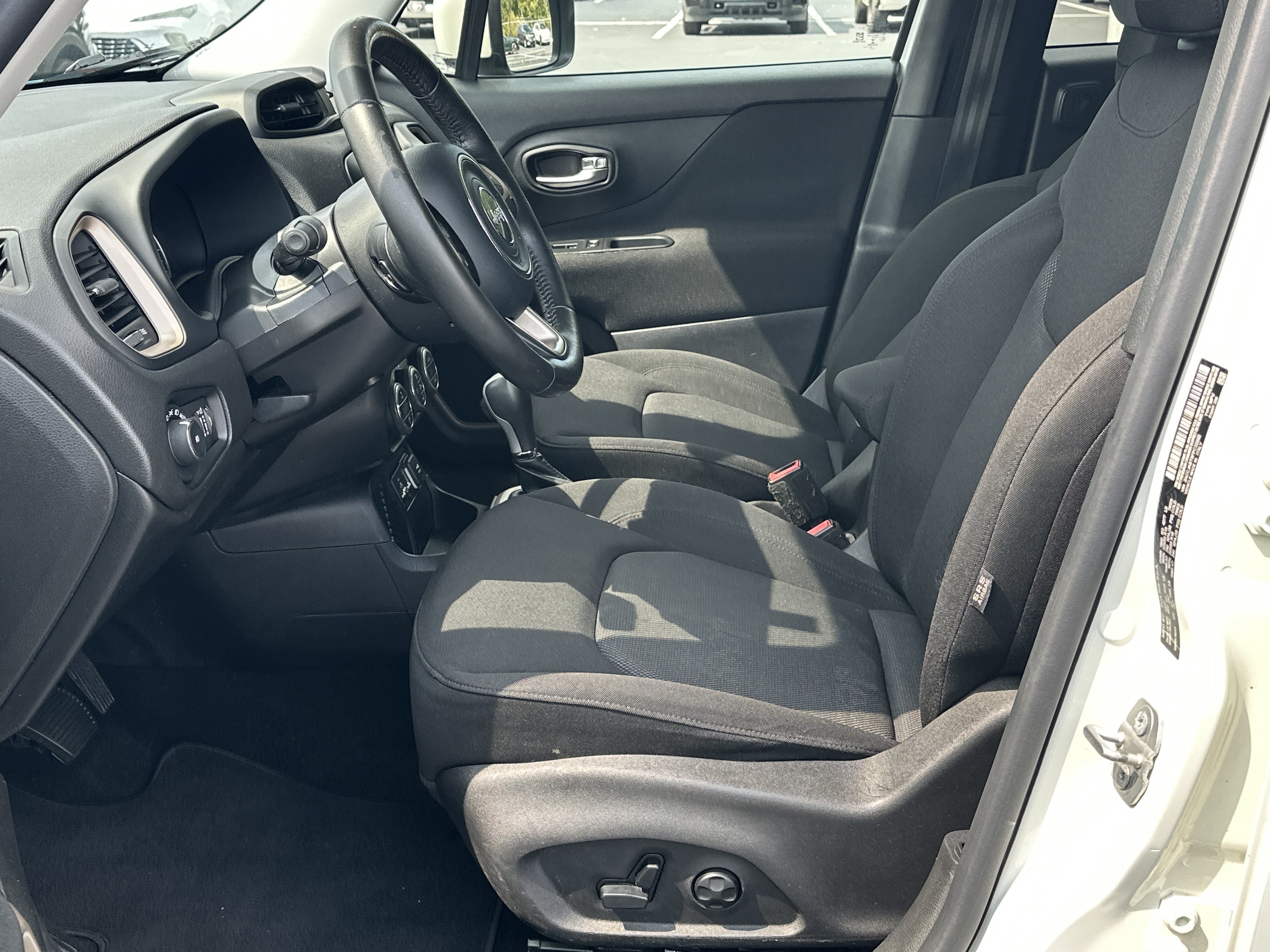 Used 2015 Jeep Renegade Latitude w/ Popular Equipment Group FWD image 9