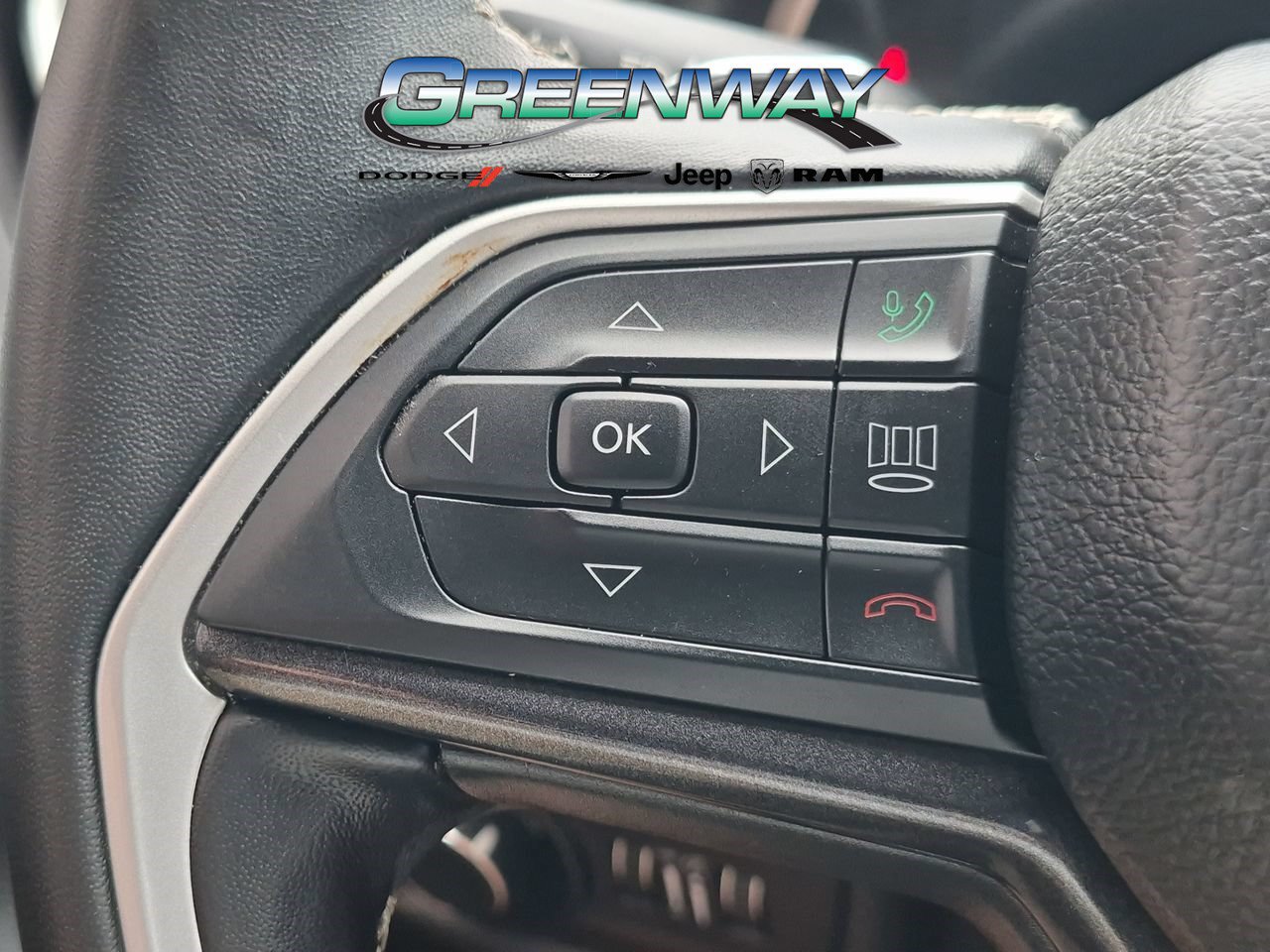 Used 2022 Jeep Grand Cherokee Laredo w/ Luxury Tech Group I AWD/4WD image 22
