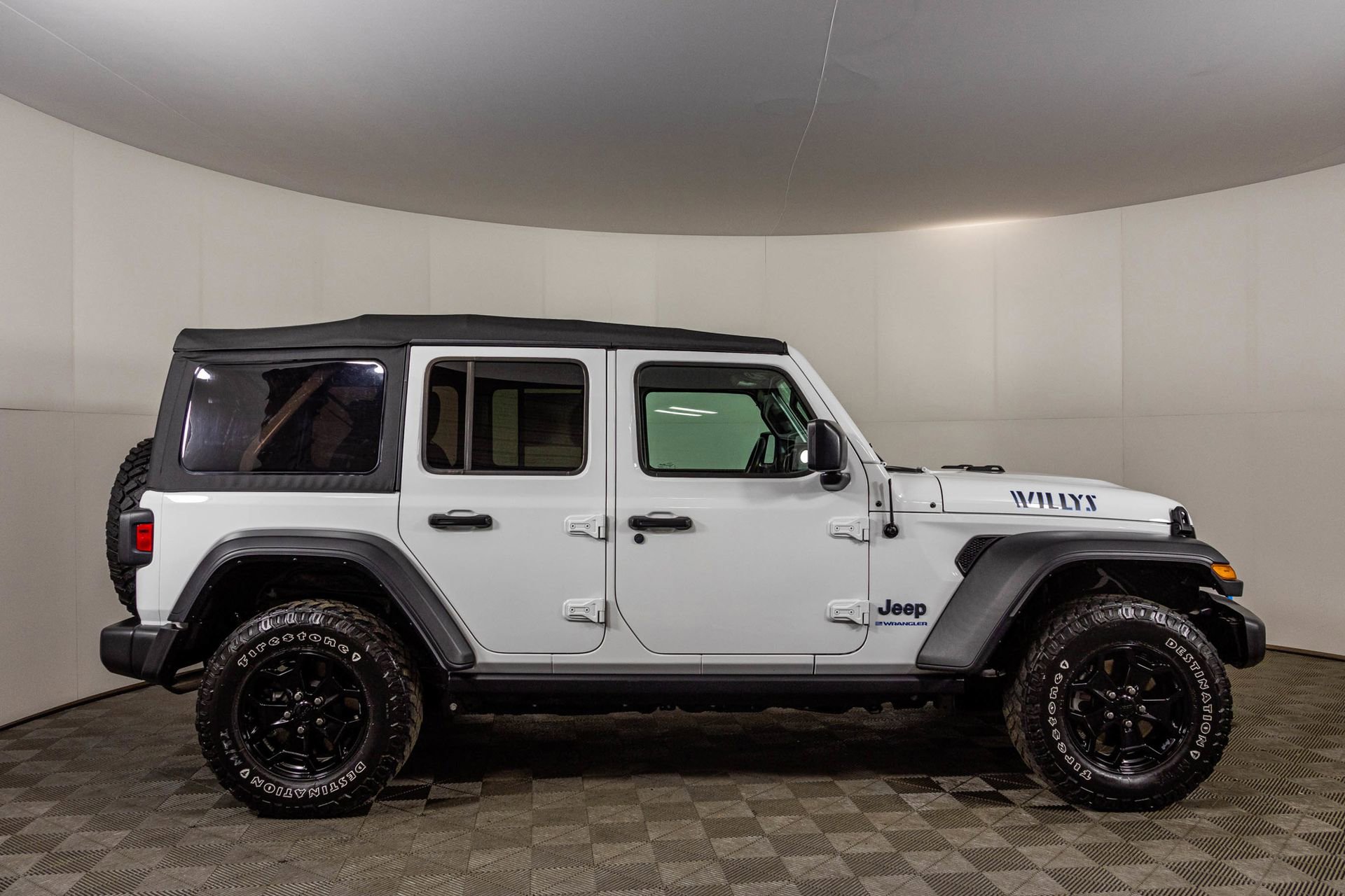 Used 2023 Jeep Wrangler Unlimited w/ Cold Weather Group image 13