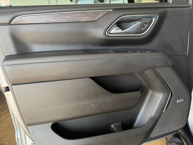 Used 2023 Chevrolet Tahoe Z71 w/ Luxury Package AWD/4WD image 4