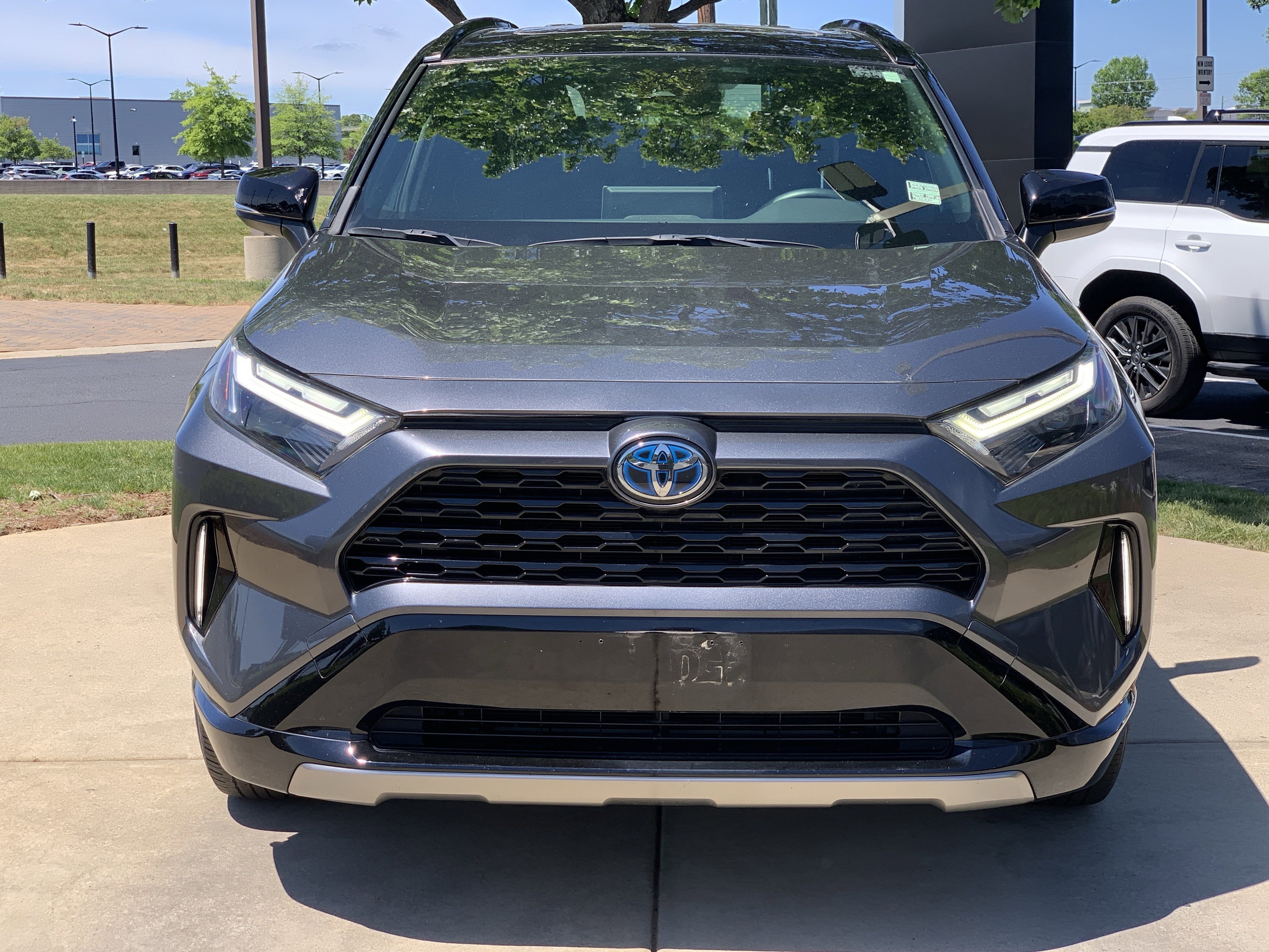 Used 2022 Toyota RAV4 XSE AWD/4WD image 3