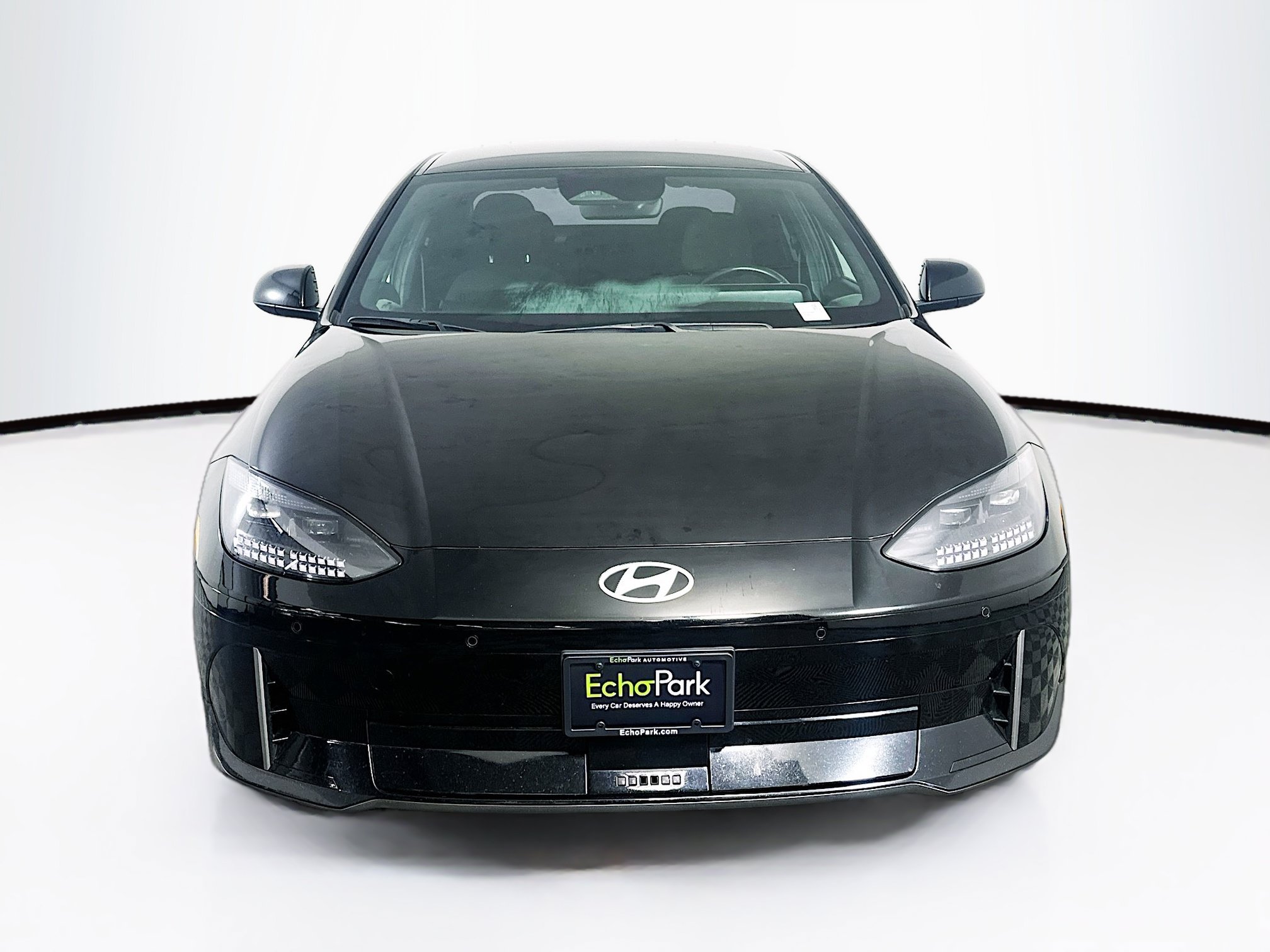 Used 2024 Hyundai Ioniq 6 SE RWD image 2