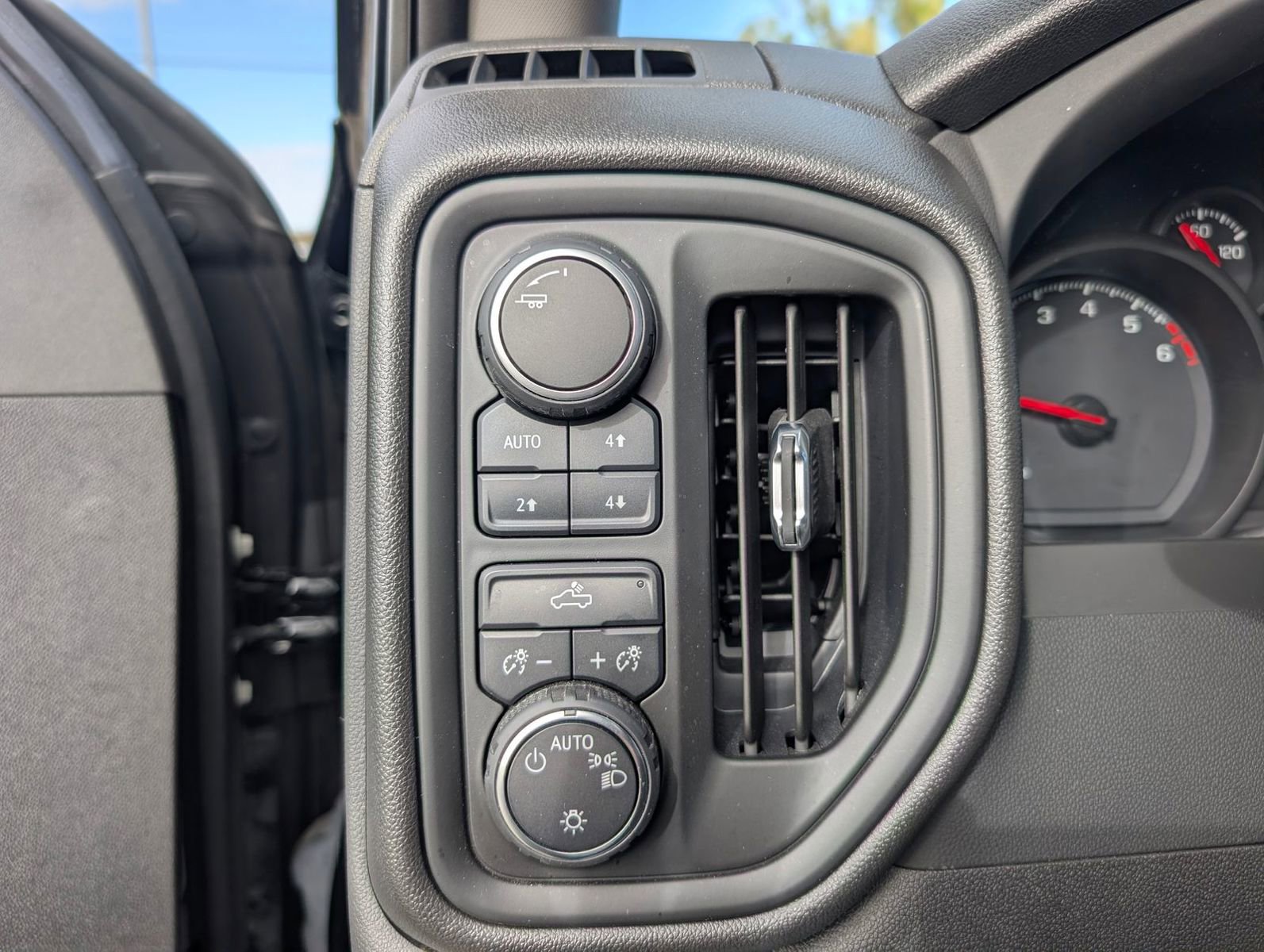 Used 2022 Chevrolet Silverado 1500 Custom Trail Boss image 11