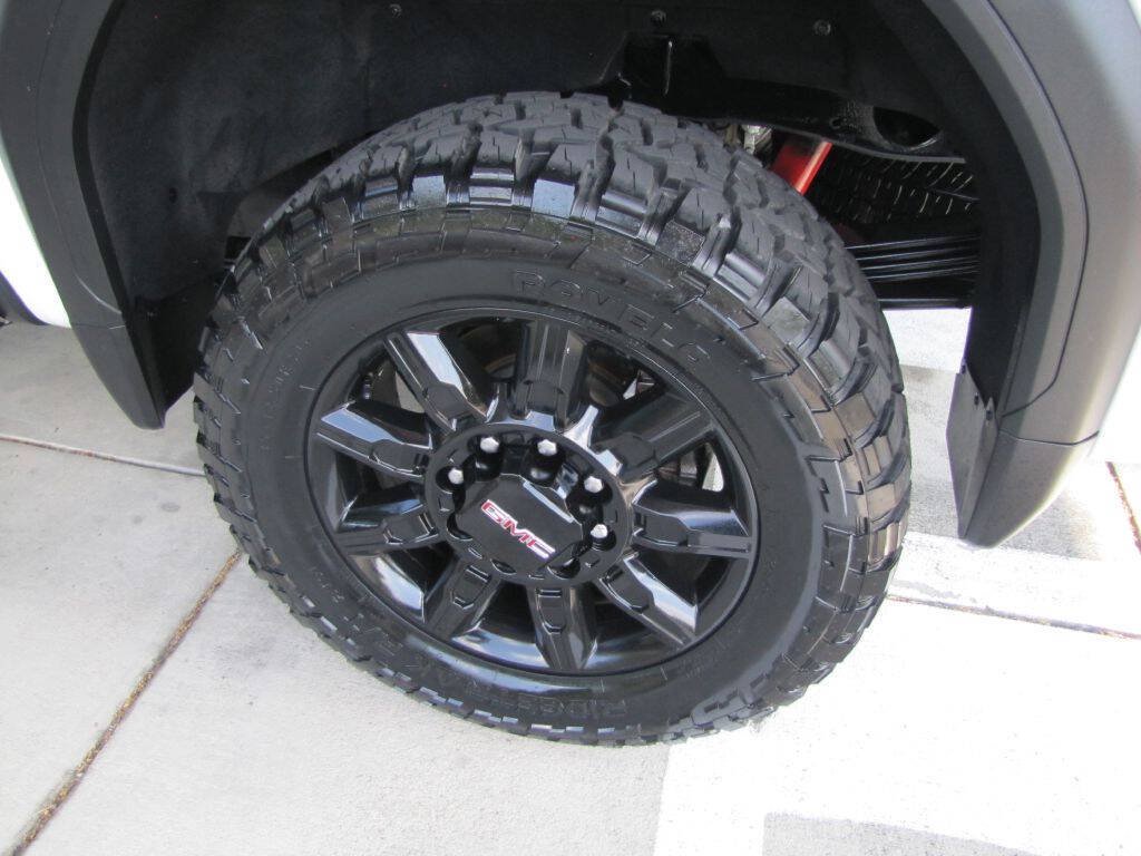 Used 2024 GMC Sierra 2500 AT4 w/ AT4 Premium Plus Package AWD/4WD image 33