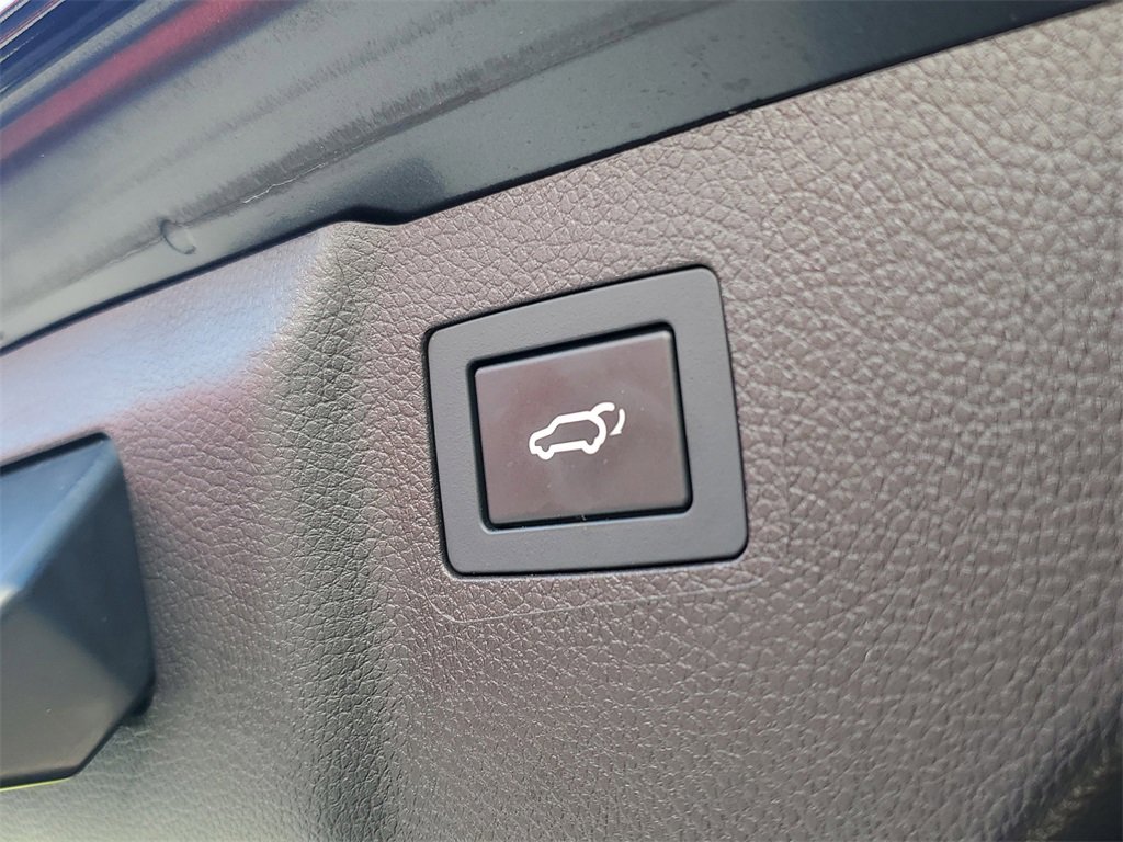 Used 2017 Hyundai Santa Fe Limited image 11