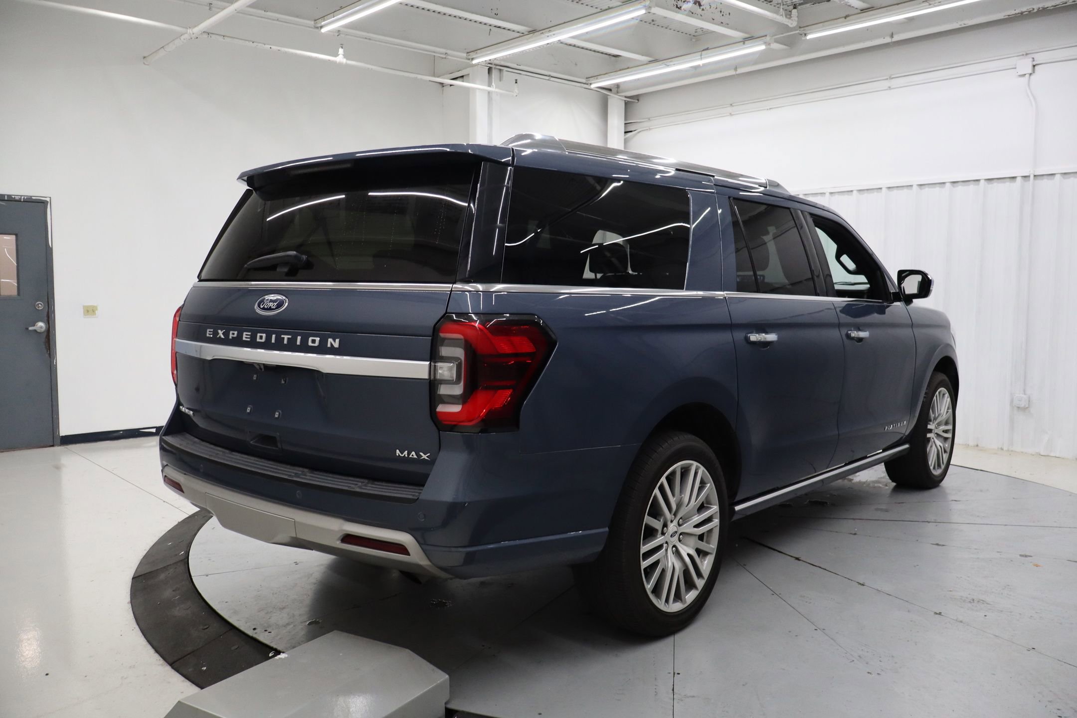 Used 2022 Ford Expedition Max Platinum AWD/4WD image 4