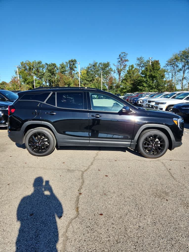 Used 2024 GMC Terrain SLT w/ Elevation Edition AWD/4WD image 16