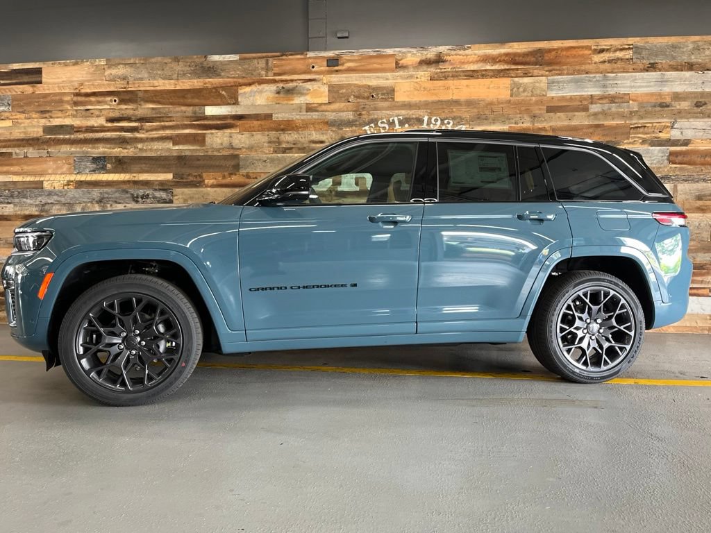 New 2026 Jeep Grand Cherokee Summit w/ Obsidian Package AWD/4WD image 16