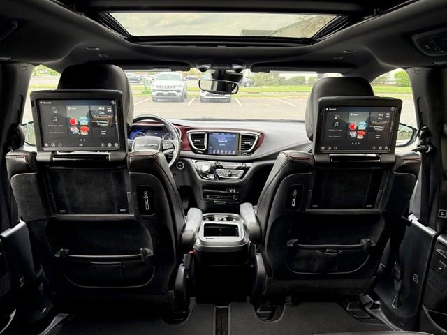 Used 2020 Chrysler Pacifica Limited FWD image 33