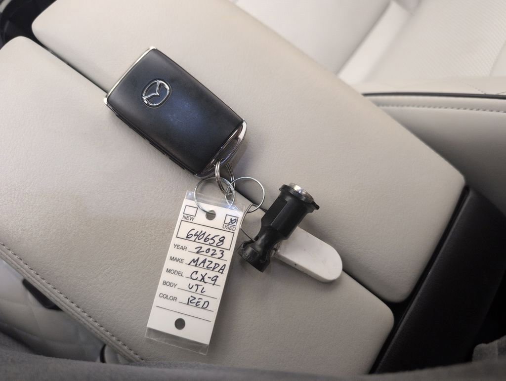 Used 2023 MAZDA CX-9 Signature image 33