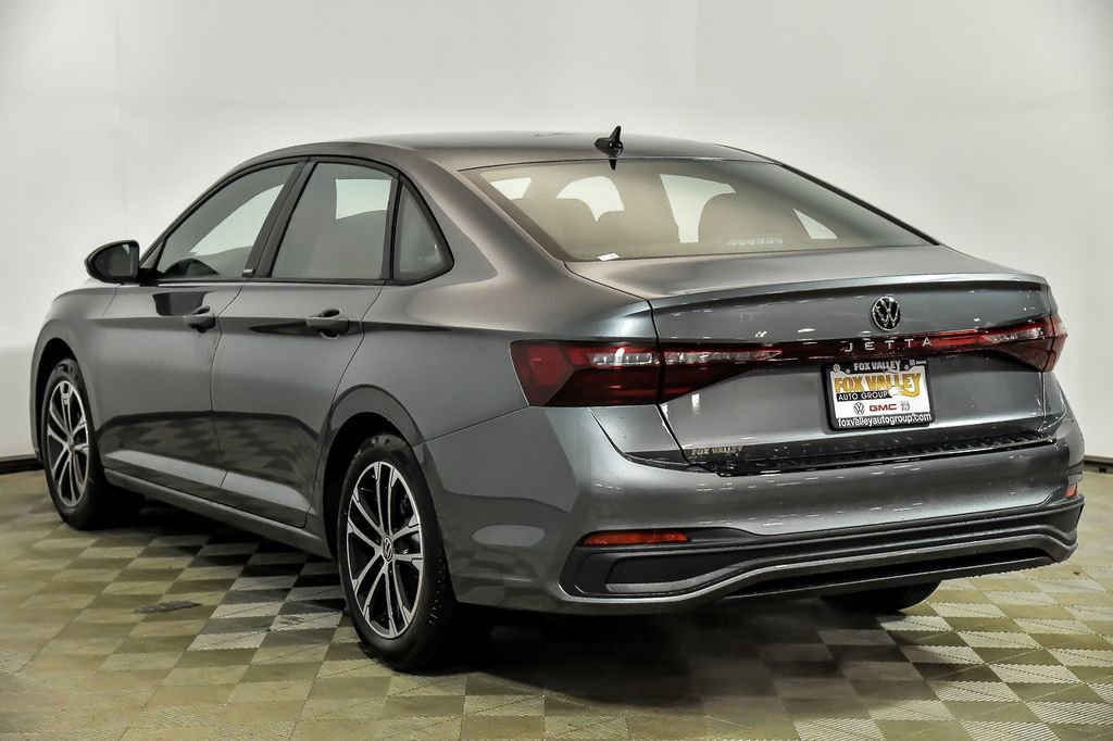 Used 2025 Volkswagen Jetta Sport image 4
