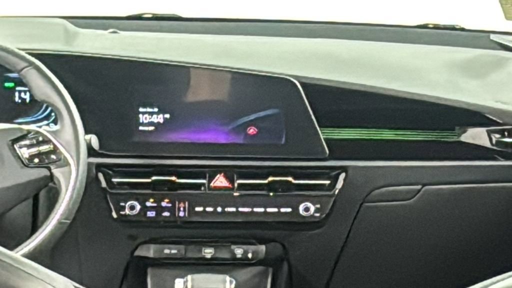 Used 2024 Kia Niro EX Touring image 16