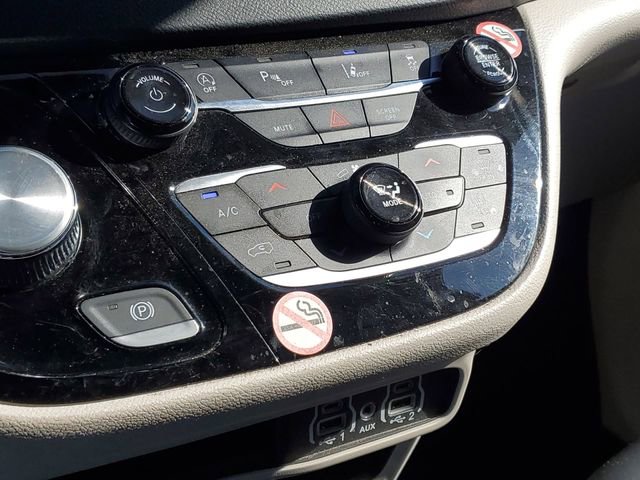 Used 2024 Chrysler Pacifica Touring-L FWD image 34