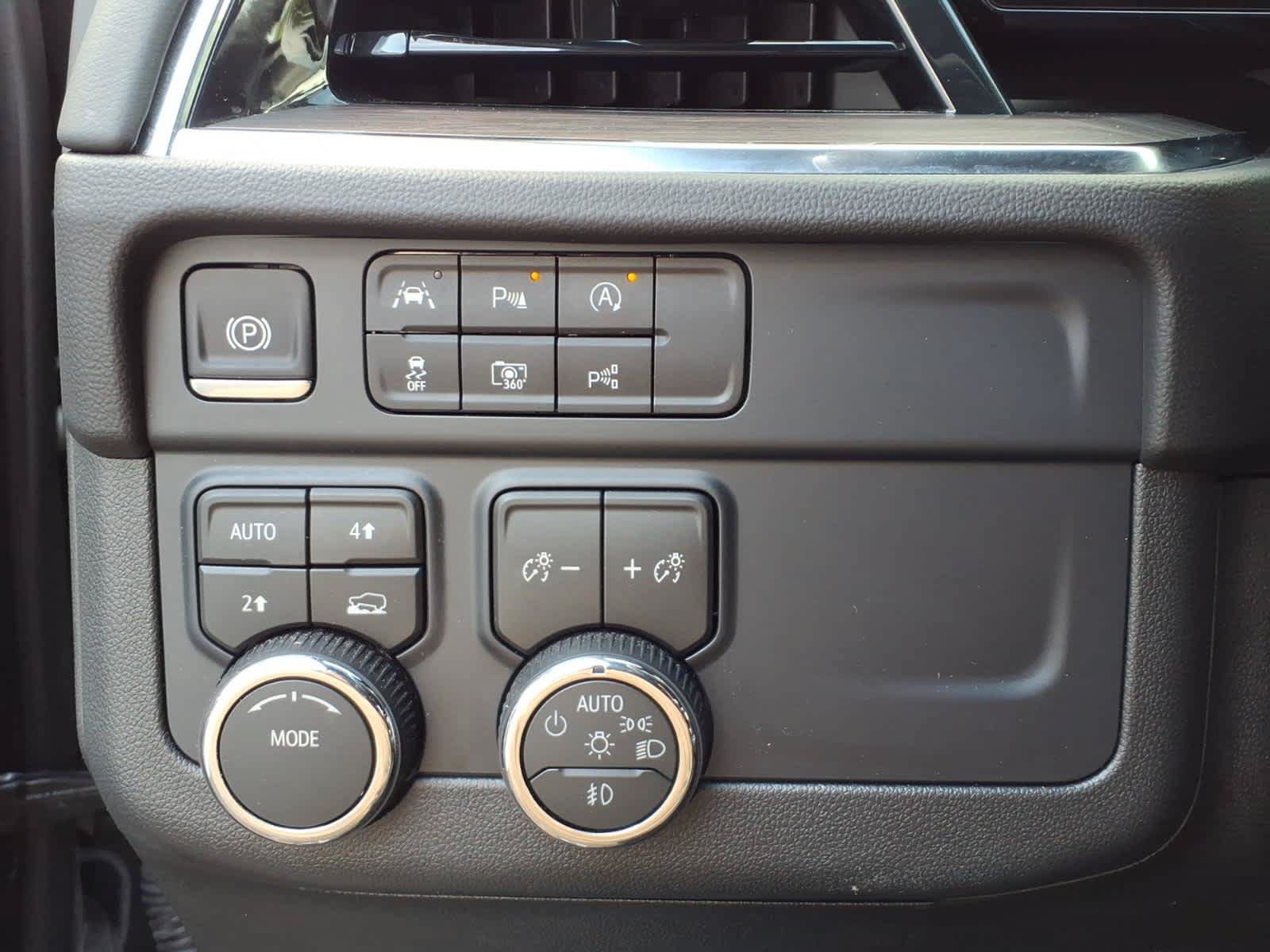Used 2026 Chevrolet Suburban LT w/ Comfort Package AWD/4WD image 11