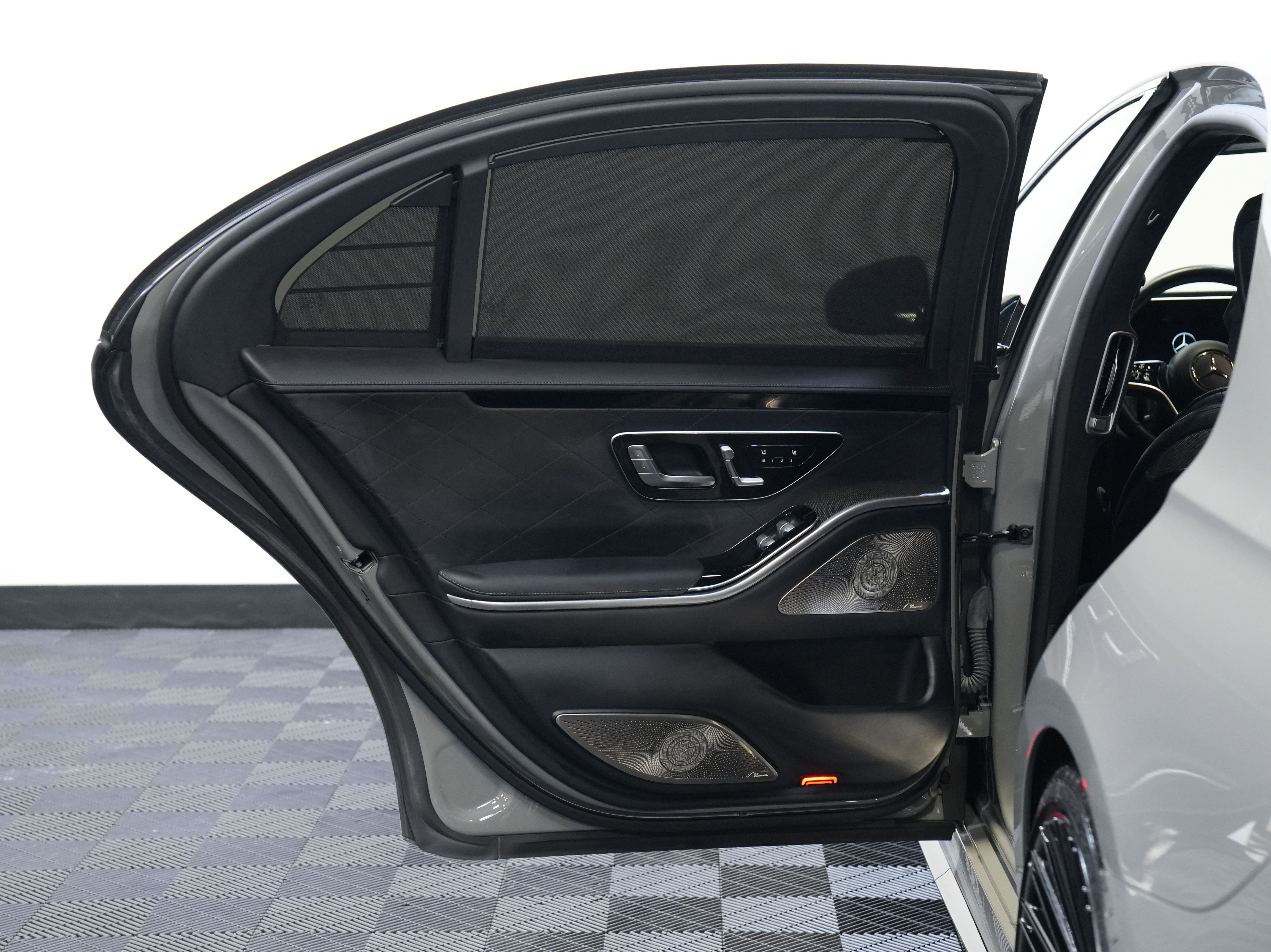 Used 2022 Mercedes-Benz S 580 4MATIC Sedan w/ AMG Line Package image 26