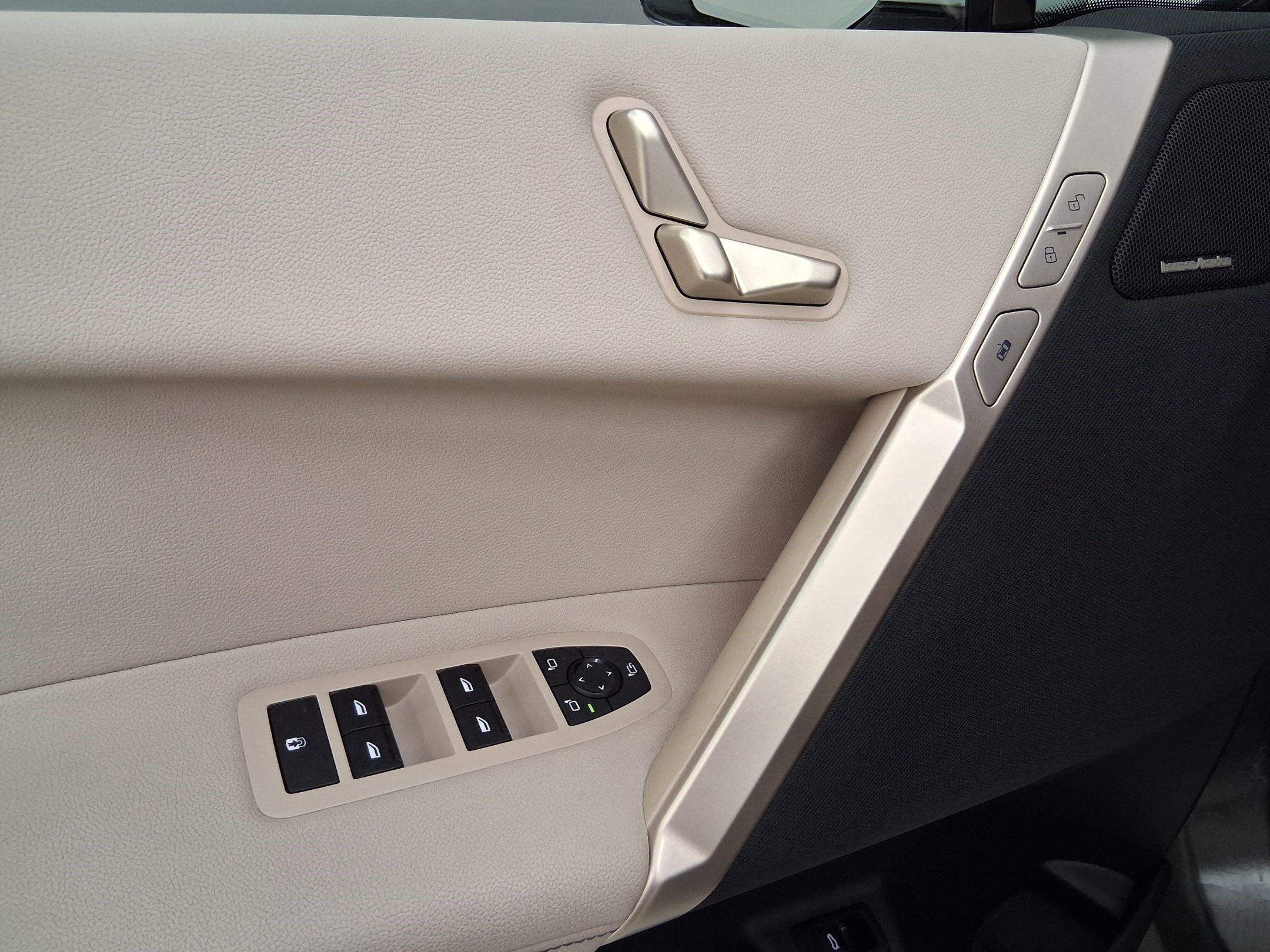 Certified 2023 BMW iX xDrive50 w/ Convenience Package image 12