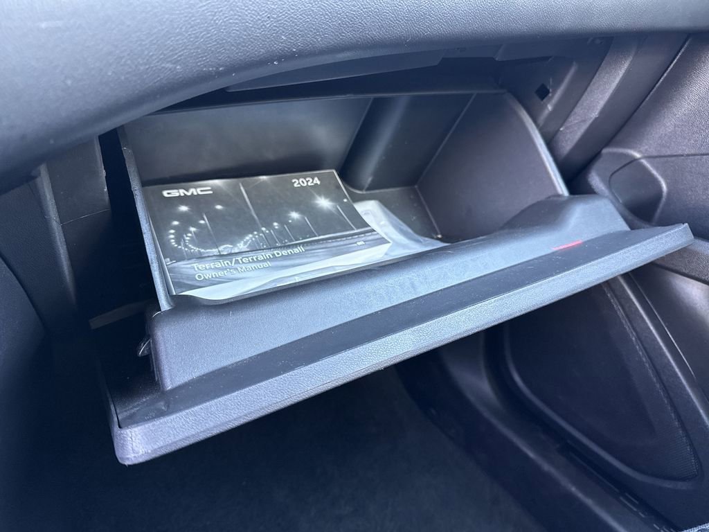 Used 2024 GMC Terrain SLE image 37