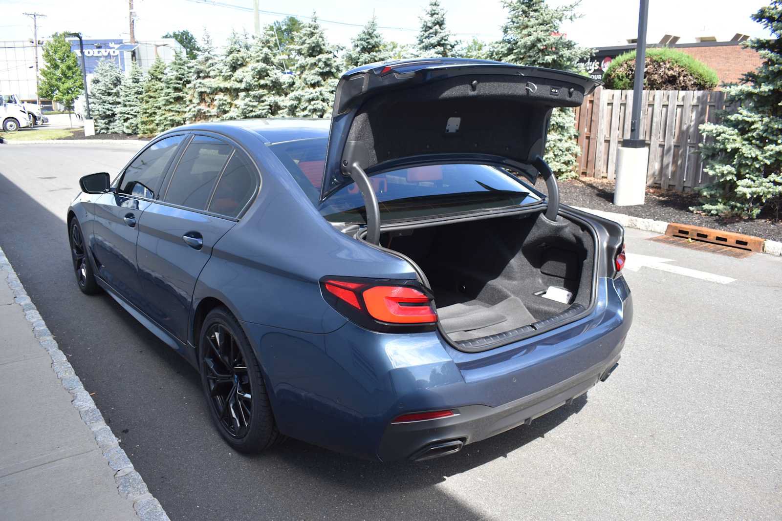 Used 2023 BMW 540i xDrive w/ M Sport Package AWD/4WD image 9