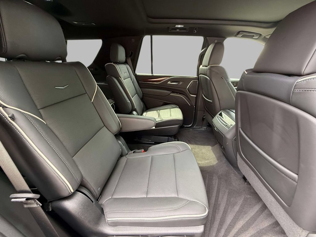 Used 2023 Cadillac Escalade Premium Luxury w/ Performance Package AWD/4WD image 16