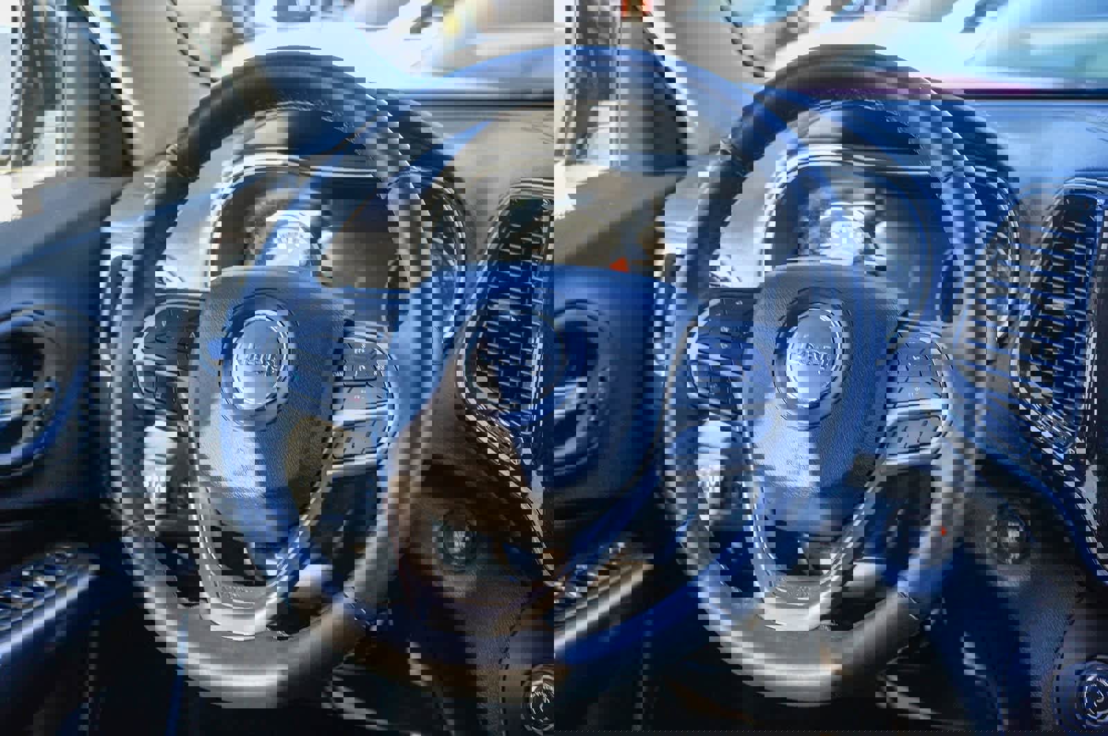 Used 2019 Jeep Cherokee Limited image 14