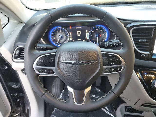 Used 2024 Chrysler Pacifica Touring-L image 20