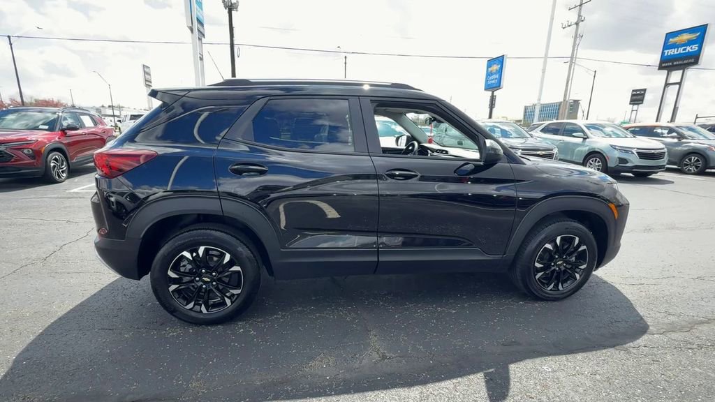 Used 2023 Chevrolet TrailBlazer LT w/ Convenience Package AWD/4WD image 9