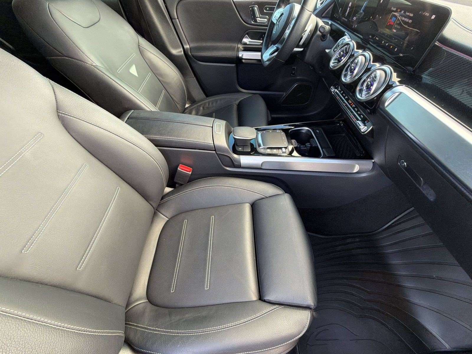 Used 2023 Mercedes-Benz GLB 35 AMG 4MATIC image 25
