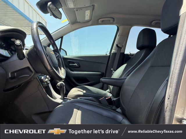 Used 2022 Chevrolet Trax LT w/ LT Convenience Package FWD image 26