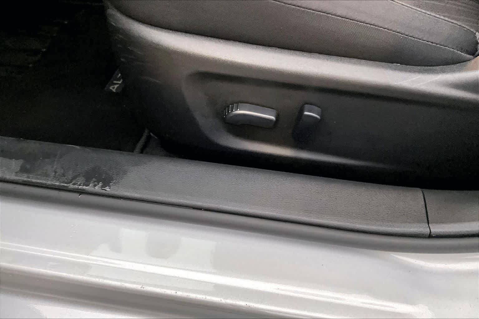 Used 2024 Nissan Altima 2.5 SV FWD image 31