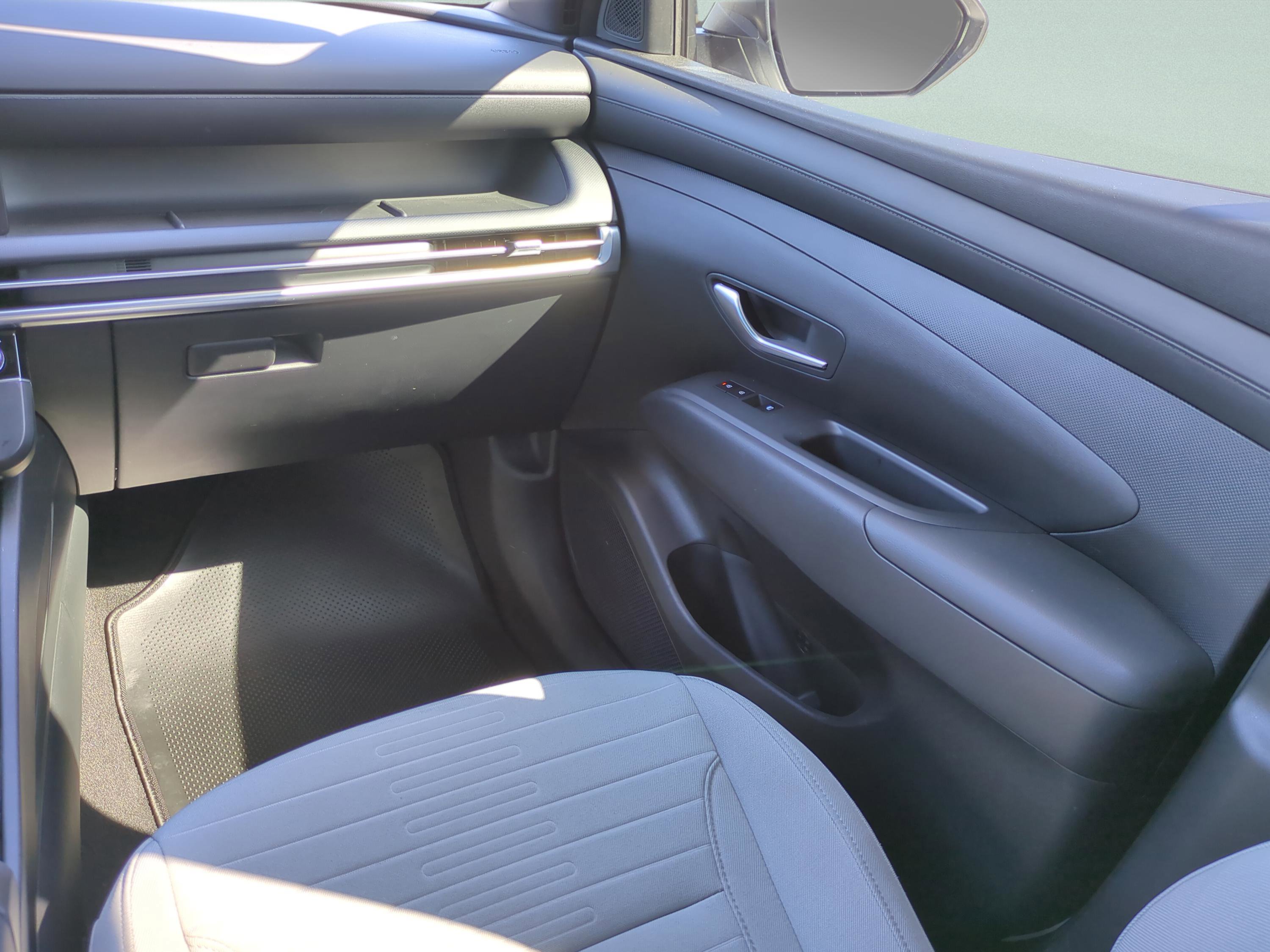 Certified 2025 Hyundai Santa Cruz SE FWD image 13