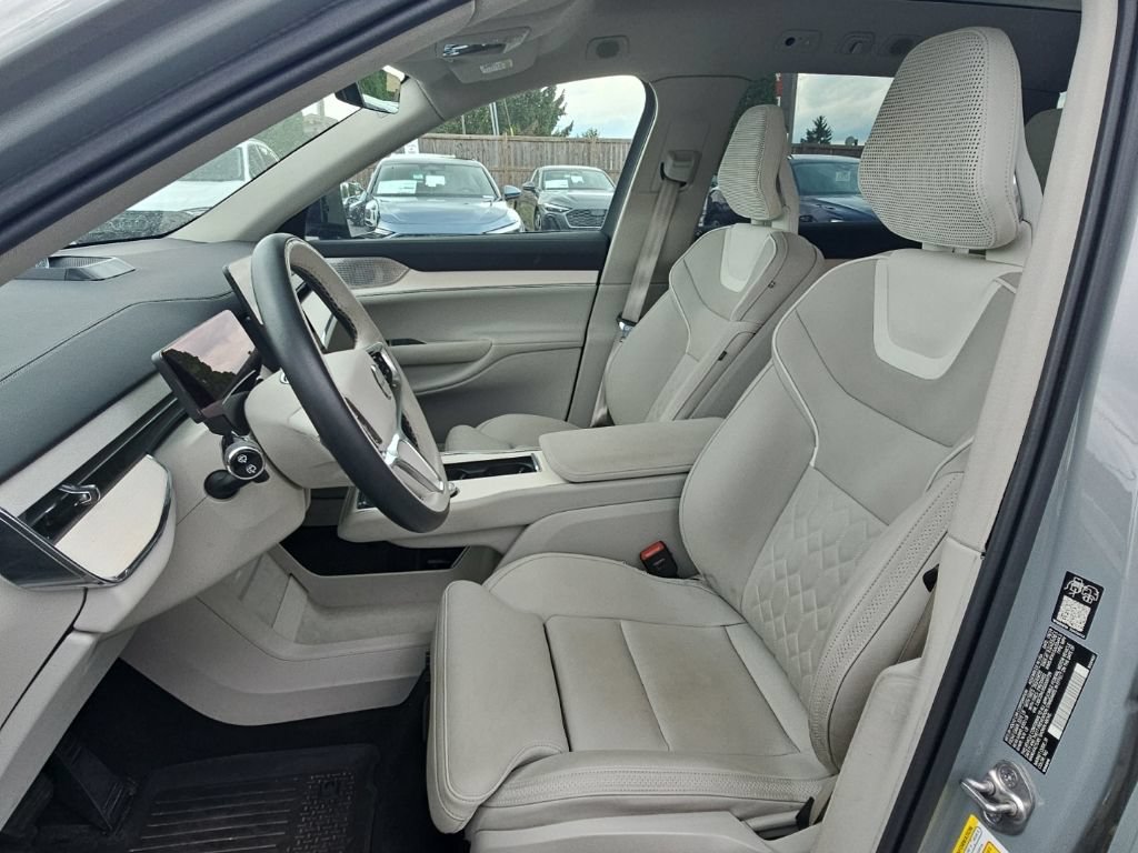 Used 2025 Volvo EX90 Ultra AWD/4WD image 3