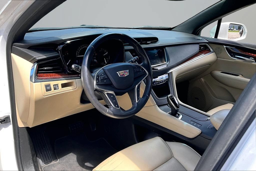 Used 2018 Cadillac XT5 Luxury w/ Driver Awareness Package AWD/4WD image 17