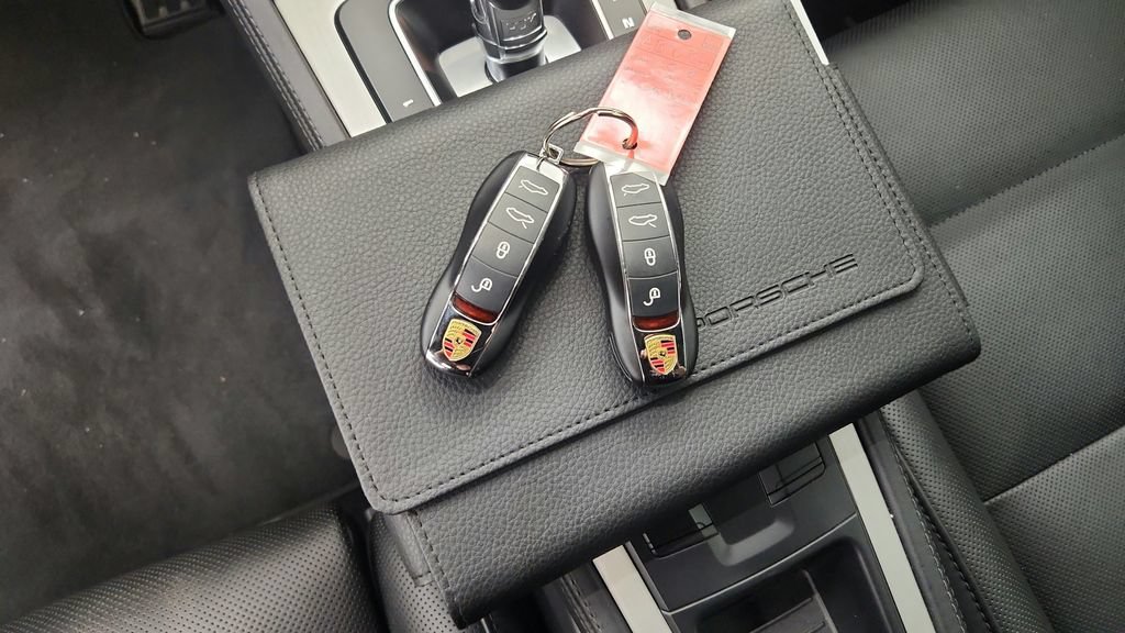 Used 2018 Porsche 718 Cayman GTS RWD image 33