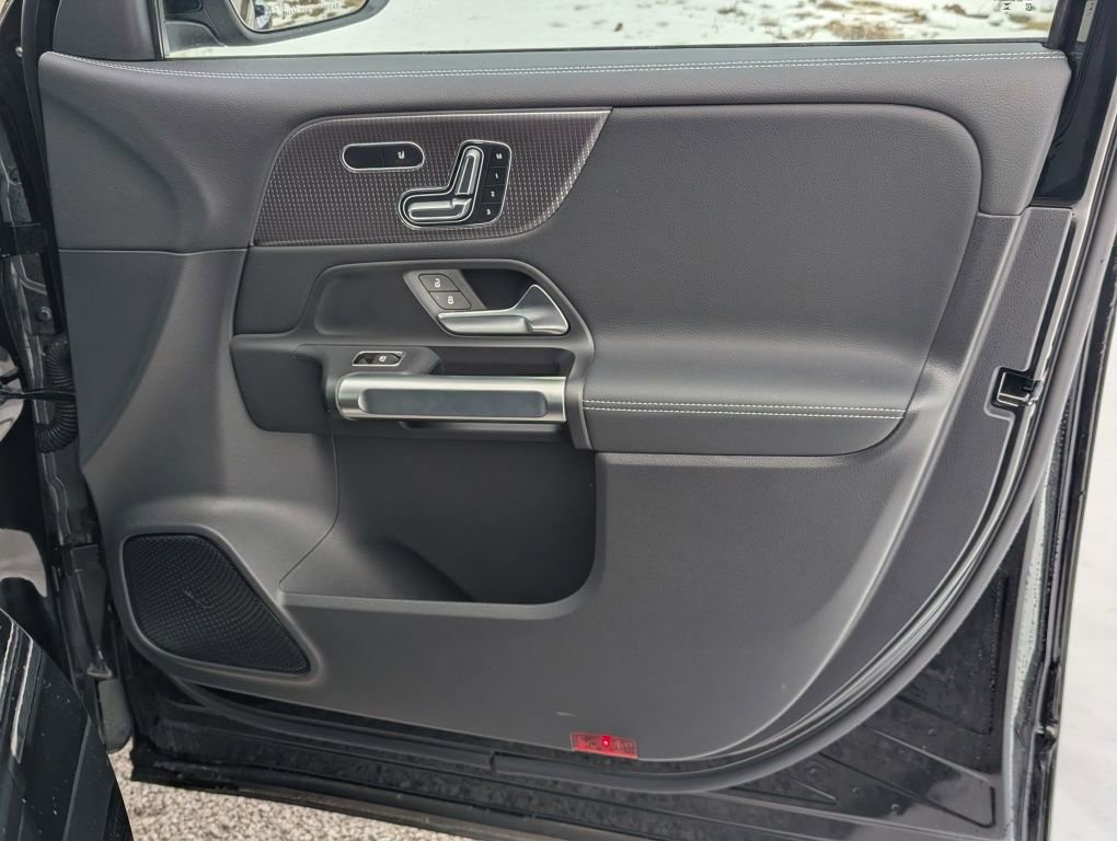 Used 2023 Mercedes-Benz EQB 300 4MATIC image 34