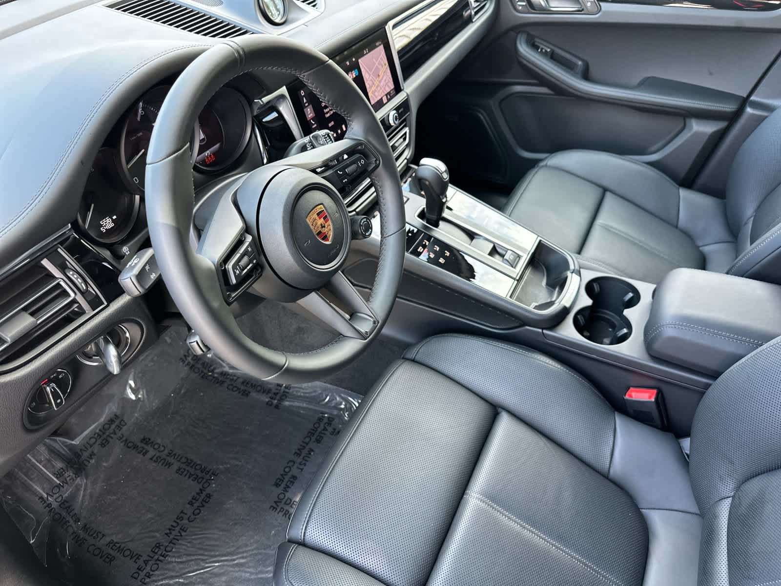 Certified 2026 Porsche Macan AWD/4WD image 4