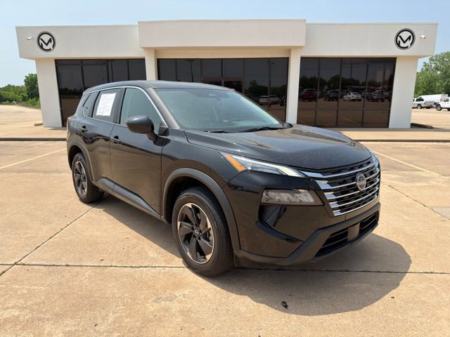 Used 2025 Nissan Rogue SV FWD image 2