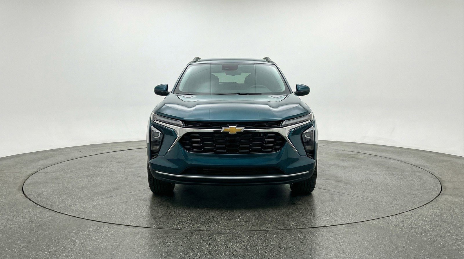 Used 2025 Chevrolet Trax LT w/ LT Convenience Package FWD image 2