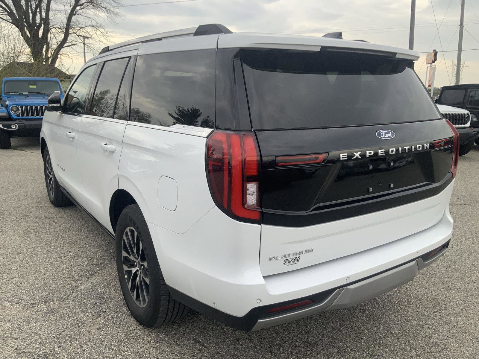 Used 2025 Ford Expedition Platinum image 9
