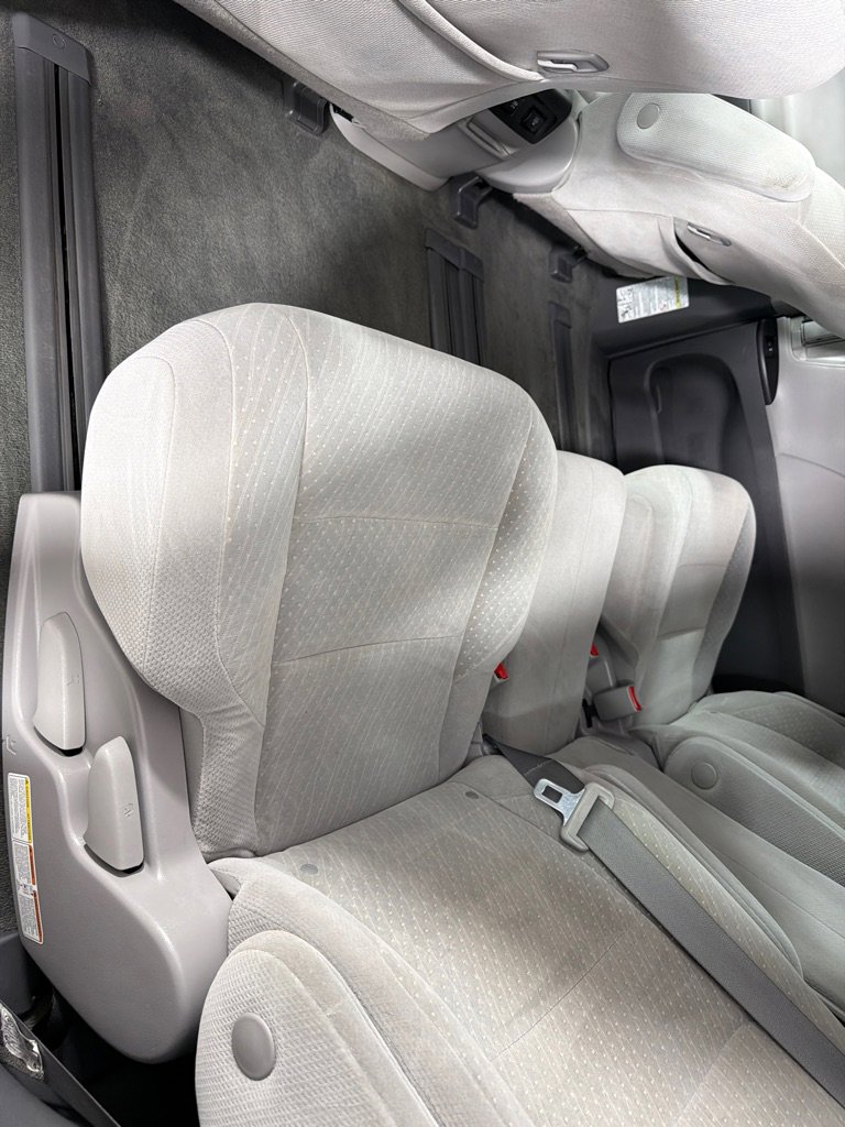 Used 2018 Toyota Sienna LE FWD image 18