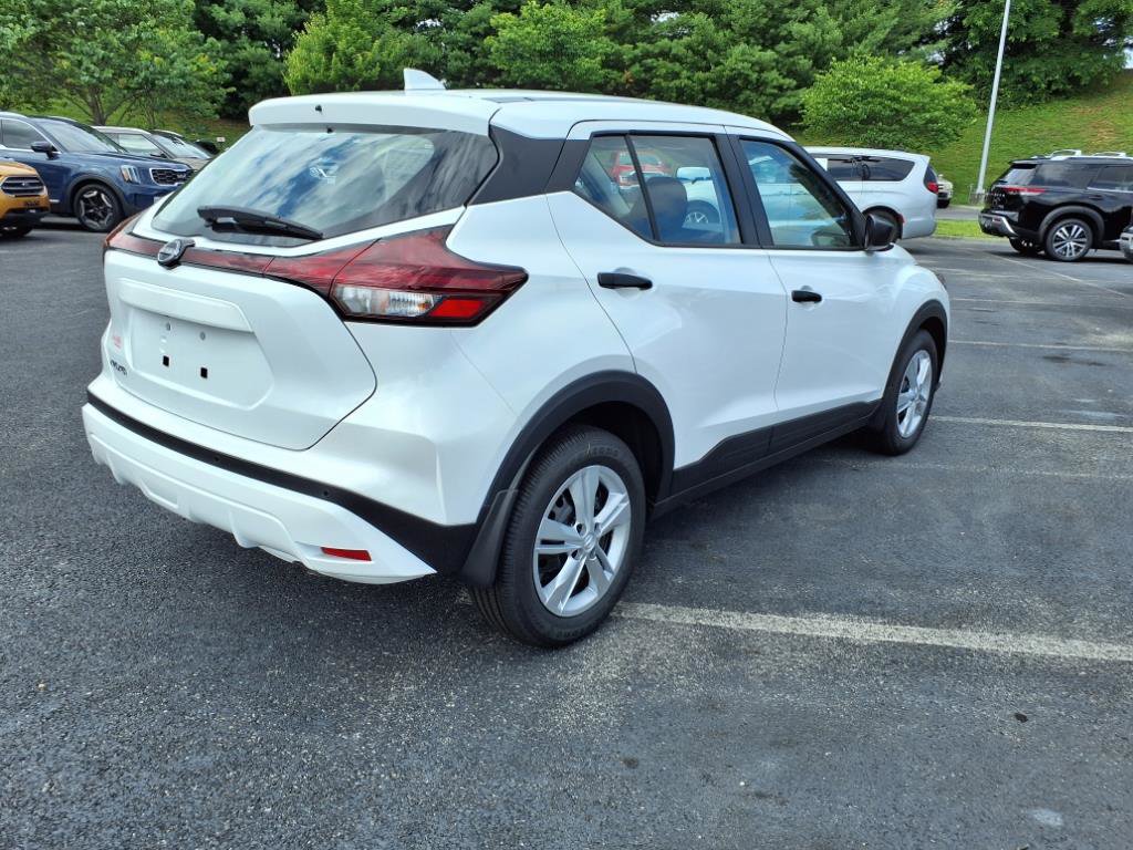 New 2025 Nissan Kicks Play S FWD image 4