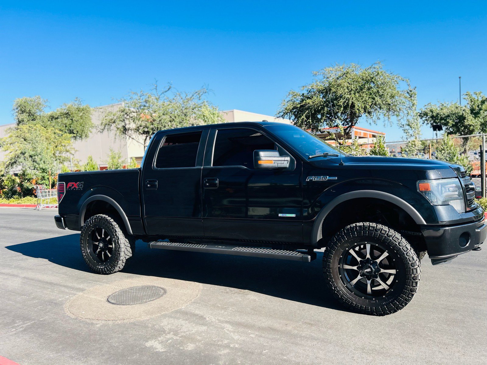 Used 2014 Ford F150 FX4 w/ Equipment Group 402A Luxury AWD/4WD image 9