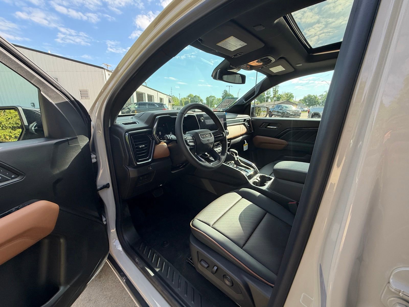 New 2026 GMC Canyon AT4 w/ Technology Plus Package AWD/4WD image 10