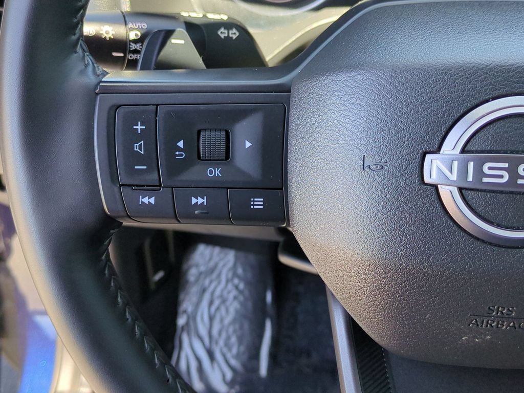 Used 2025 Nissan Rogue SV FWD image 12