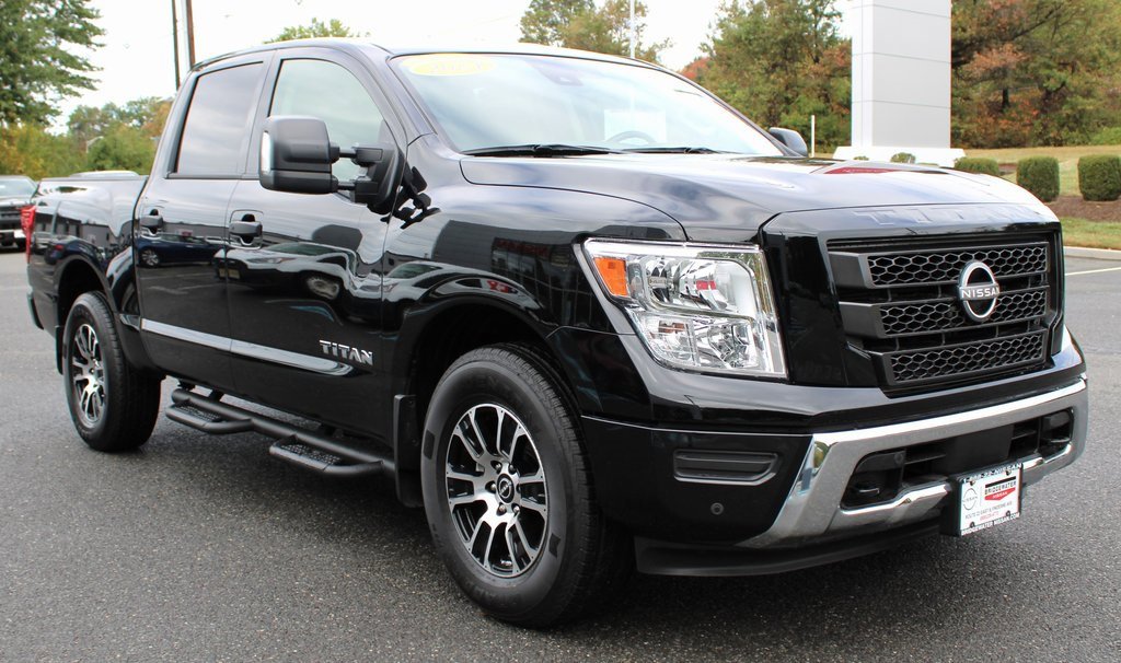 Certified 2024 Nissan Titan SV w/ SV Convenience Package image 4